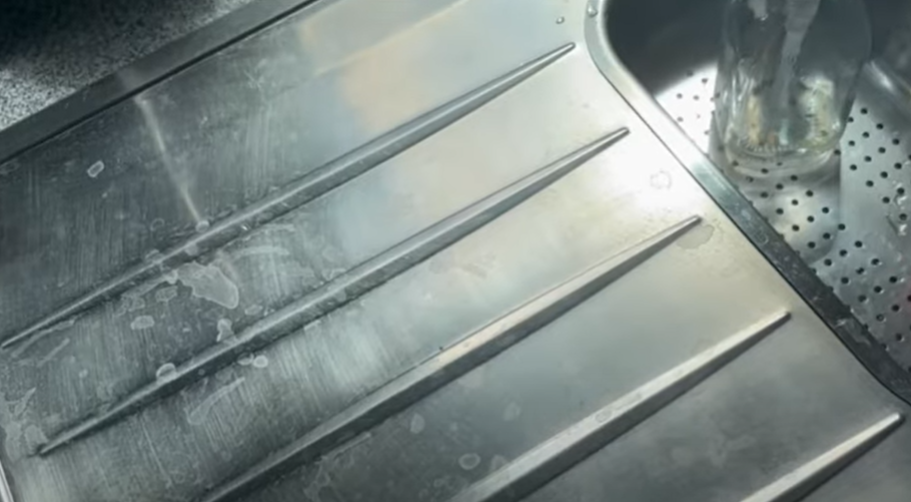 Kalk på vandhanen er et udbredt problem: Med ‘magisk’ mirakelmiddel løses det med et snuptag