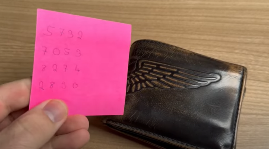 Derfor skal du altid gemme en seddel med dine ‘koder’ i din pung