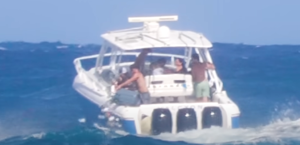 Teenagere risikerer fængselsstraffe: Smed to fulde spande med dåser over bords