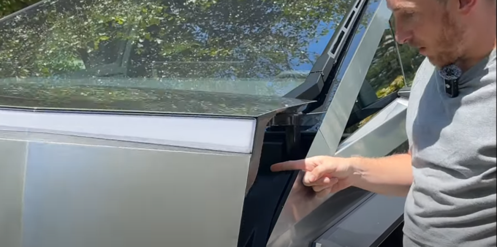 Anmelder tester Tesla: Brækker fingeren