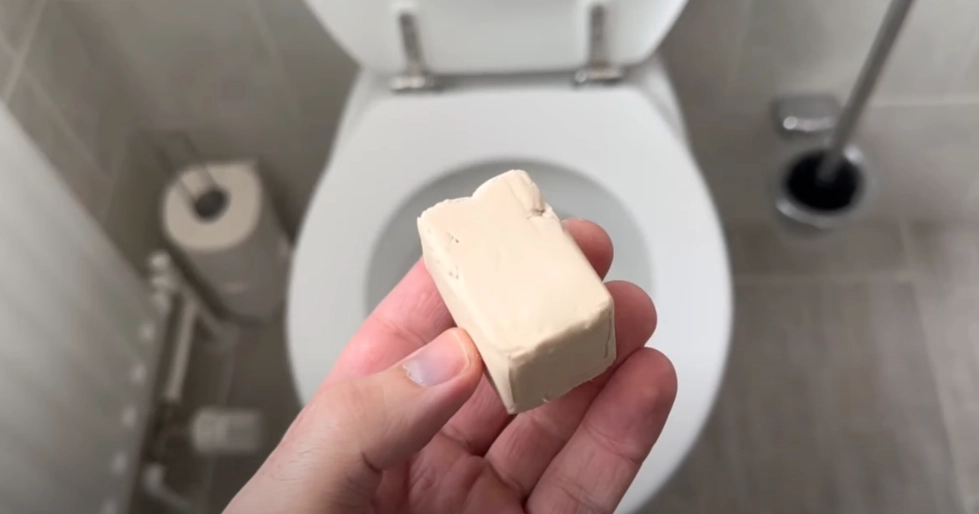 Her er ‘bedstemors hemmelige tip’ til at få toilettet til at skinne igen