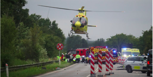 Frontalt sammenstød koster forældrepar og 33-årig mand livet