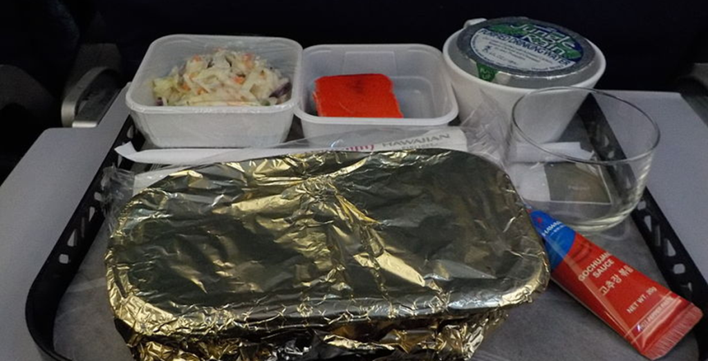 Rutefly måtte vende om og nødlande: Ulækkert fund i flymaden gjorde 70 passagerer syge