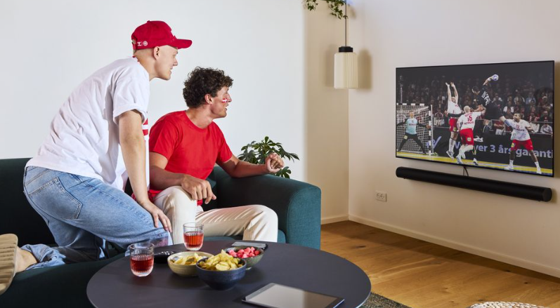 Glædeligt nyt til disse danskere: Nu bliver det 960 kroner billigere at se tv