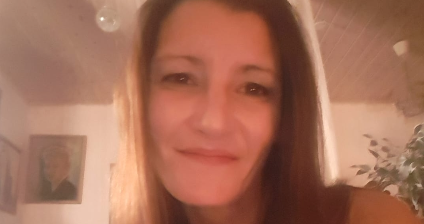 Isabel har ledt efter sin far i årtier: Da hun finder et babybillede på loftet, stivner hun