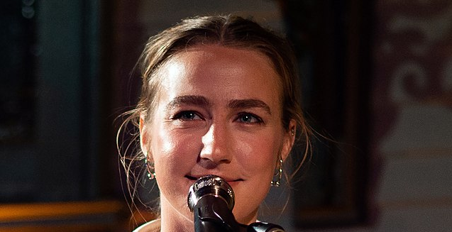 Countrysangerinde undskylder efter sin pinlige optræden foran 5 millioner: Jeg var fuld