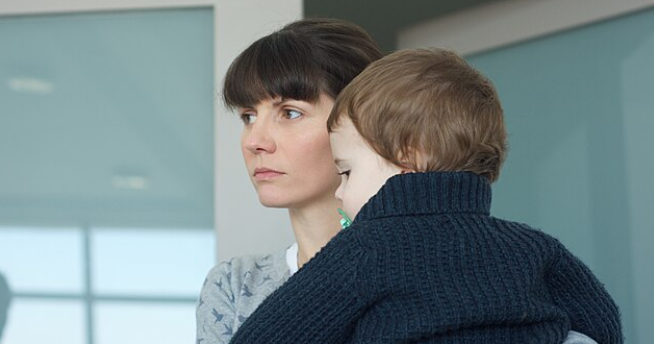 Mor og søn blev bortvist fra populær skokæde: “Det her er så latterligt”