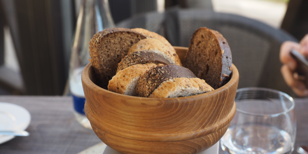 Fald ikke for det: Derfor får du på forhånd gratis brød på restauranter