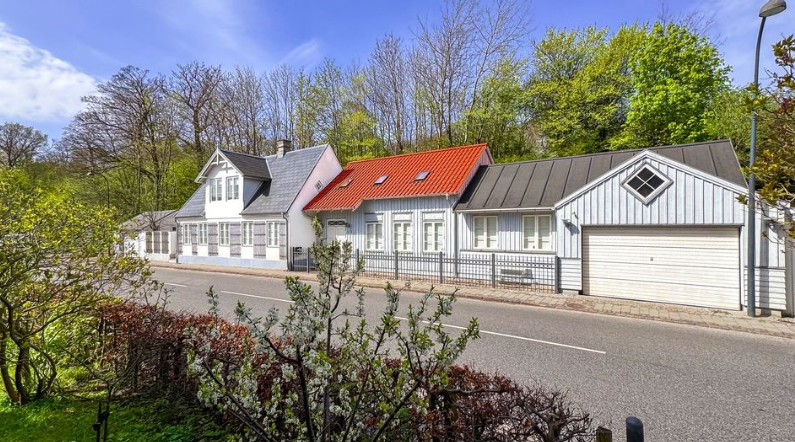 Dansk milliardær har sat huset til salg: Her kan du se dets imponerende inderside