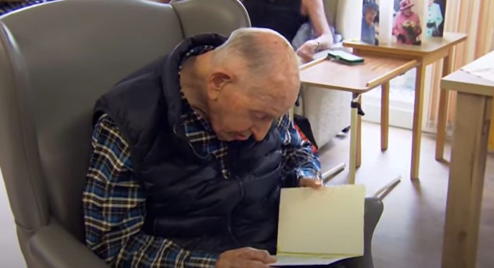 John er verdens ældste nulevende mand: Spiser det samme hver fredag