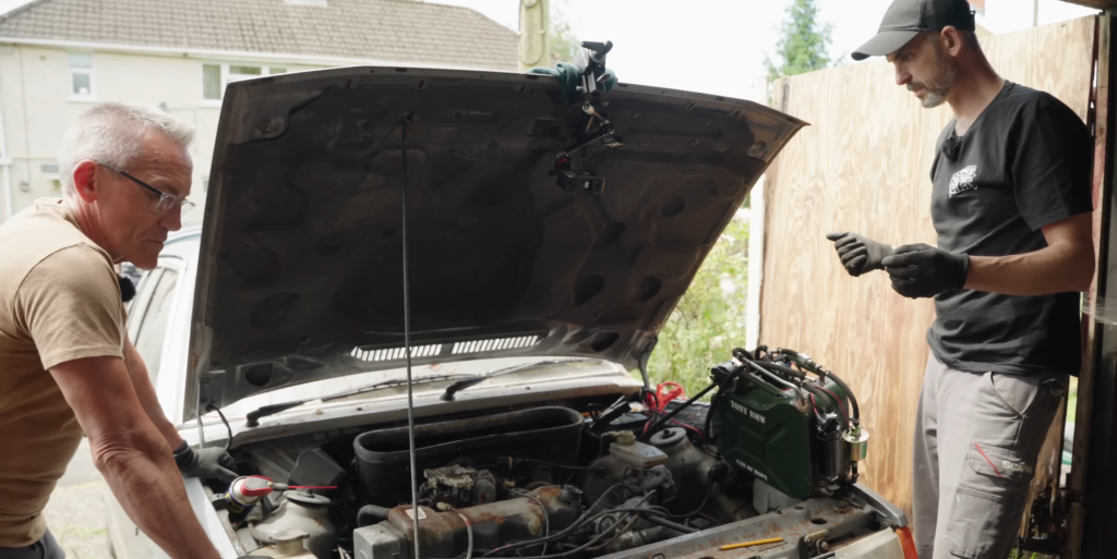 Sådan gik det, da de prøvede at starte bilen med 20 år gammelt benzin