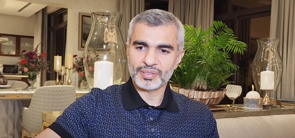 Efterlyst af Norge for stort millionbedrageri – modtager æresmedalje i Pakistan