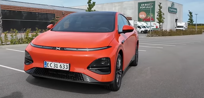 Elbil har særlig knap: Da de trykkede på den med 80 km/t, skete det, der ikke måtte ske