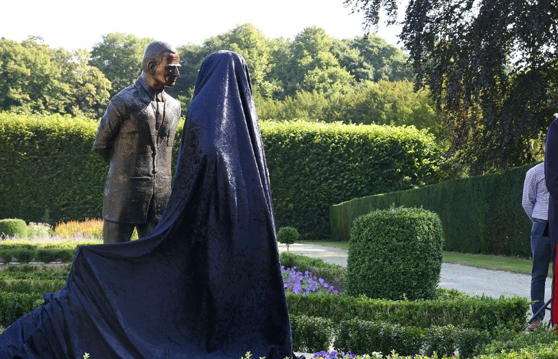 Ny statue af dronningen får kritik: “Det ligner hende overhovedet ikke!”