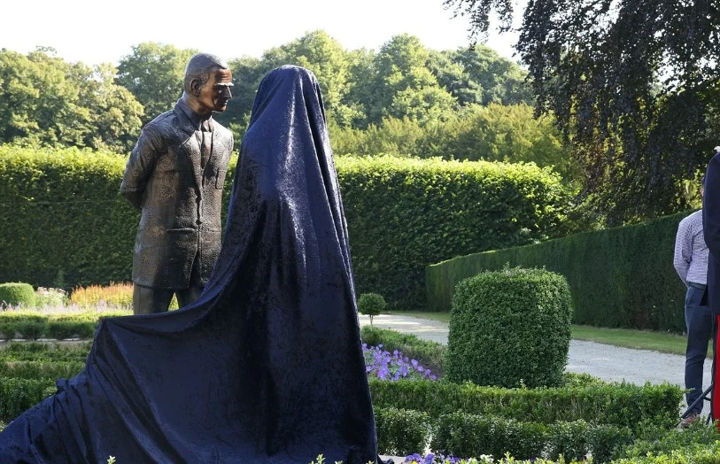 Ny statue af dronningen får kritik: “Det ligner hende overhovedet ikke!”