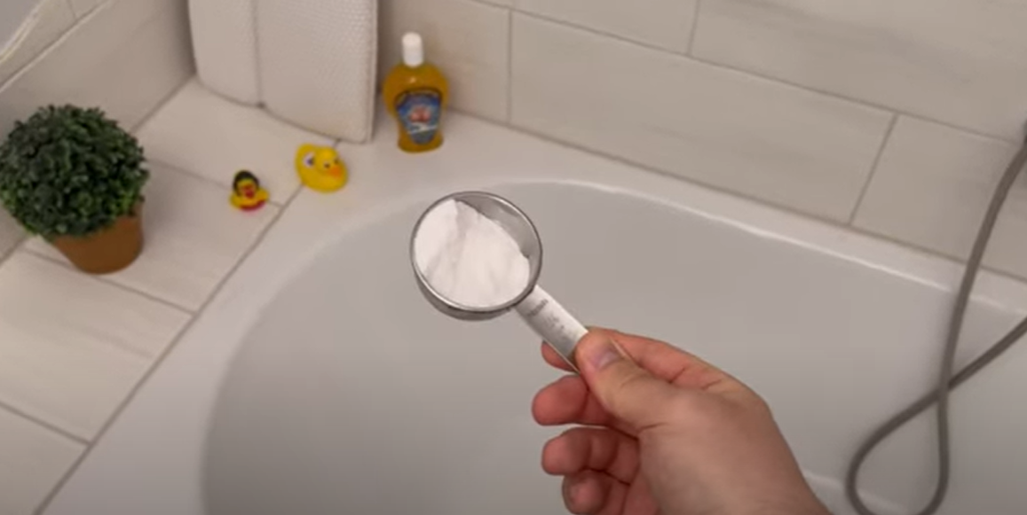 Næsten alle har det i køkkenet: Det er guld værd på badeværelset