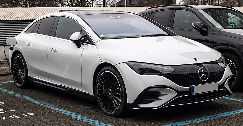 Claes’ el-Mercedes har stået på værksted i månedsvis: Det er bilen, der ikke kan fikses