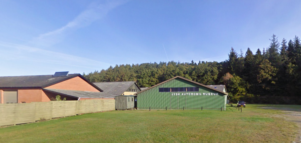 Bilsamlingen startede som en hobby: I dag indeholder den jyske ‘garage’ over 160 biler