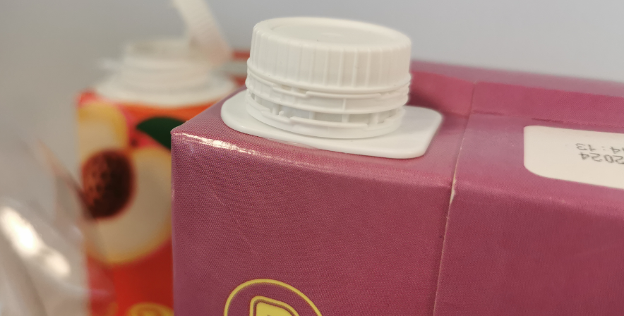 Nemt trick løser problemet med de fastgjorte plastlåg: Kaldes for “helt genialt”