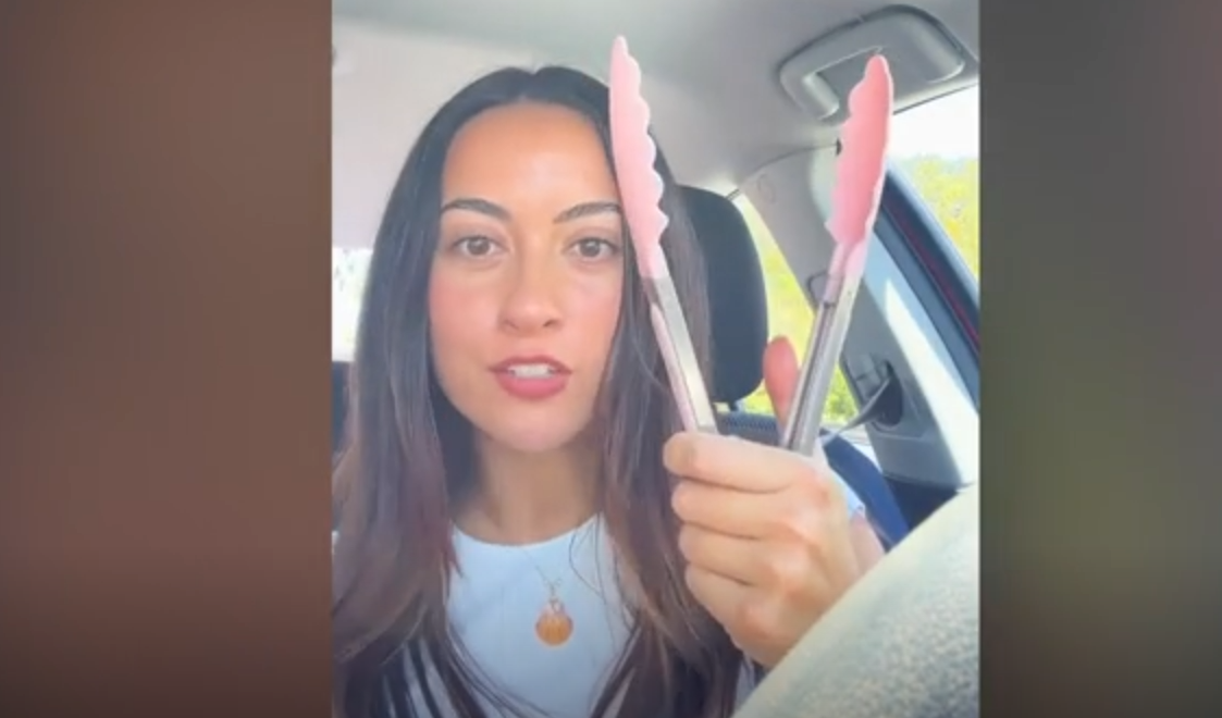 Jeg er en elendig bilist — her er grunden til, at jeg altid har en grilltang i bilen