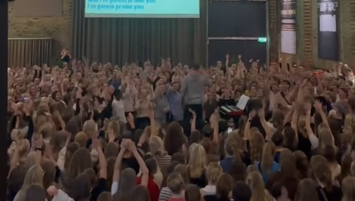 Daniel startede et gratis gospelkor: Tabte kæben, da han så, hvor mange der dukkede op