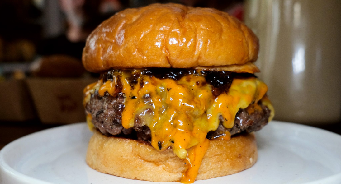 Ikke langt fra Danmark: Her finder du ‘Verdens bedste burger’