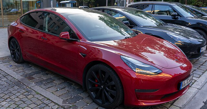 Efter stor afsløring af Tesla-fejl: Nu bryder Færdselsstyrelsen tavsheden