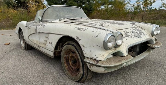 Kvinde glemte Corvette i 30 år – så dyr endte den med at være