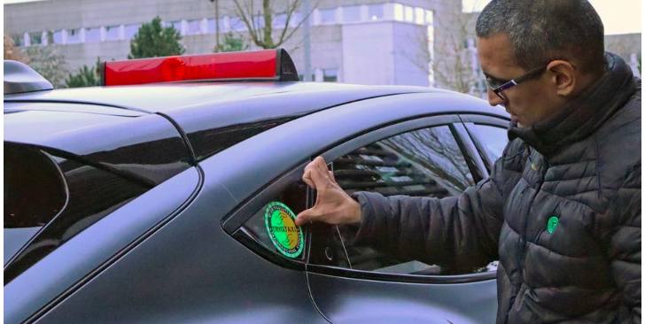 Fremover vil du se dette mærkat på Taxier landet over: Her er den særlige betydning