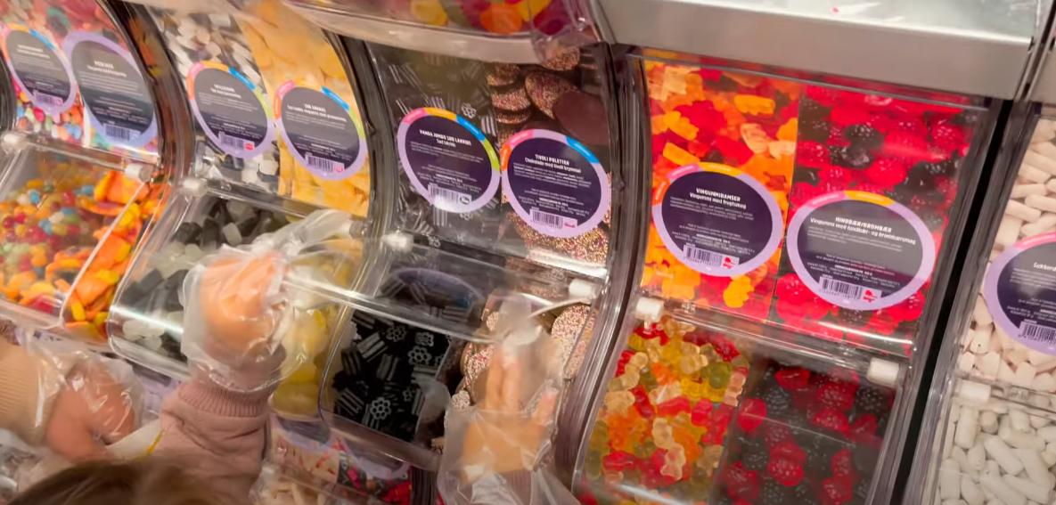 Du finder det i samtlige danske supermarkeder: I New York står dusinvis i kø for at få fingrene i en pose