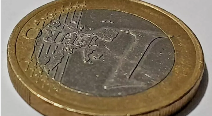Tjek dine skuffer: Hvis din 1 euro-mønt har denne detalje, er den over 5000 kroner værd
