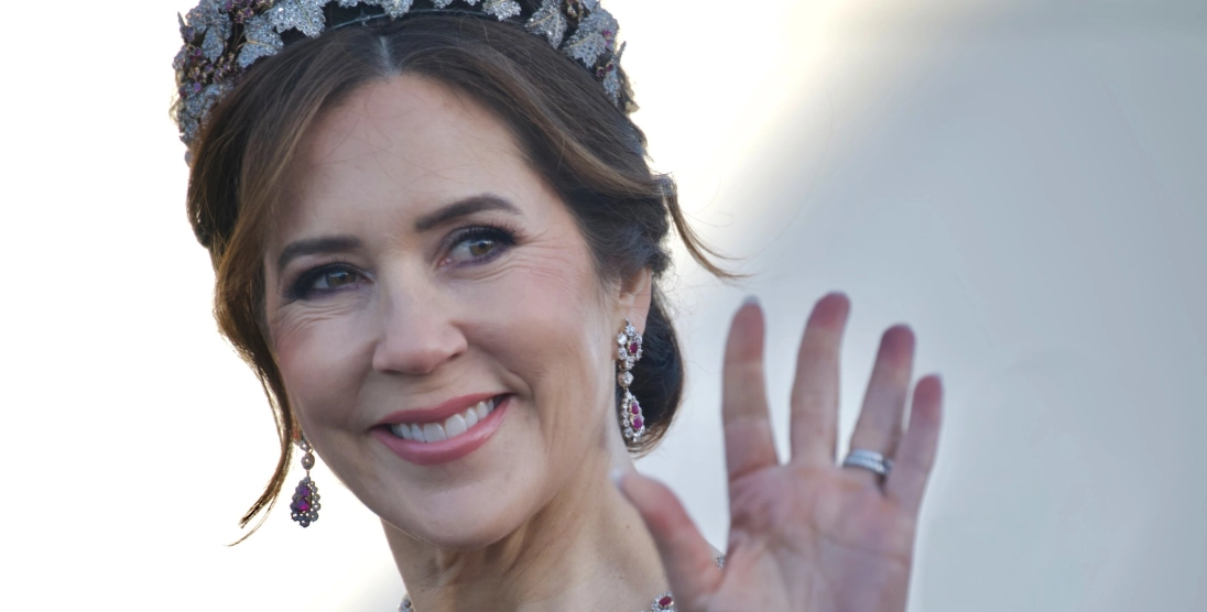Dronning Mary har shoppet lidt i 2024: Så mange penge har hun brugt på tøj