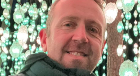 Skraldebil påkørte Kenneths bil, da han ikke var hjemme – men det bliver værre endnu