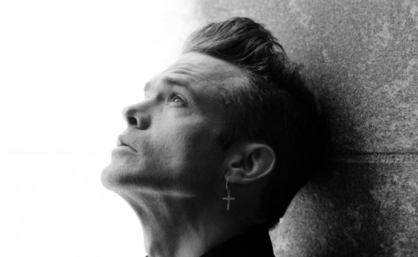 Silas Holst deler stor nyhed: Starter nyt kapitel