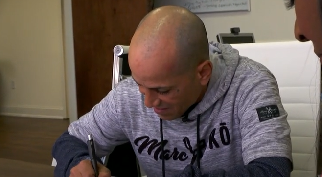 Elmer finder 70.000 kroner og gør noget uventet: Dagen efter er hans liv forandret