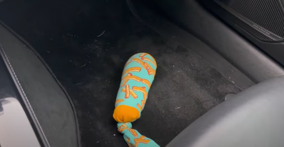 ‘Naboerne var forbløffede – nu har ALLE en sok i bilen’