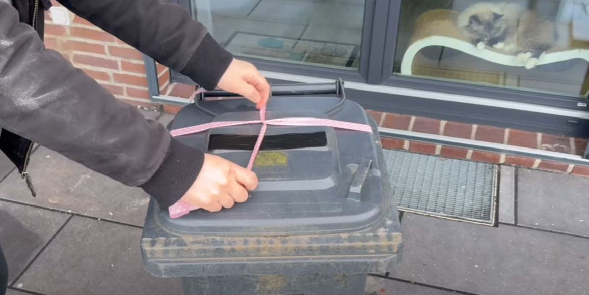 Han laver skraldespandstricket, kun få danskere kender: Nu gør alle naboerne det samme