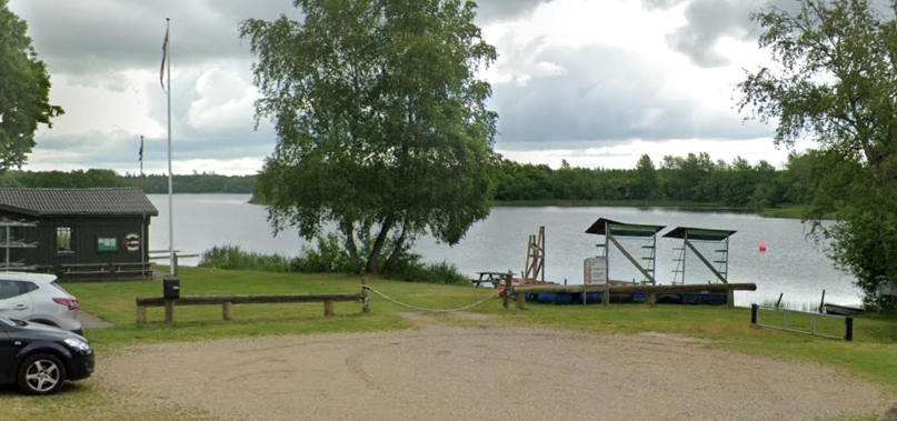 Chokerende opdagelse: Roklub finder lig i dansk sø