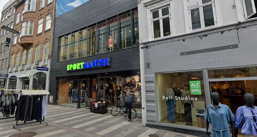 Tøjbutik skiltede med 50 % i gågade: Nu er de politianmeldt