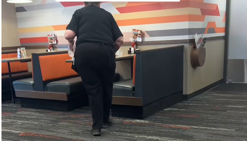 81-årige servitrice Betty kunne ikke gå på pension: Så tog kunde en beslutning der ændrede alt