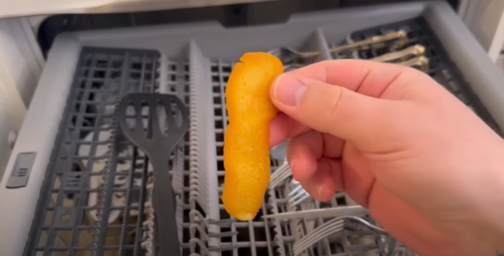“Du vil ikke tro, hvad der sker, når du kommer appelsinskræl i opvaskemaskinen”