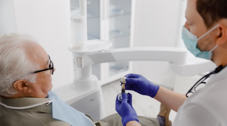 Den gennemsnitlige tandlægeregning ligger på 2.200 kroner – sådan får du den dækket