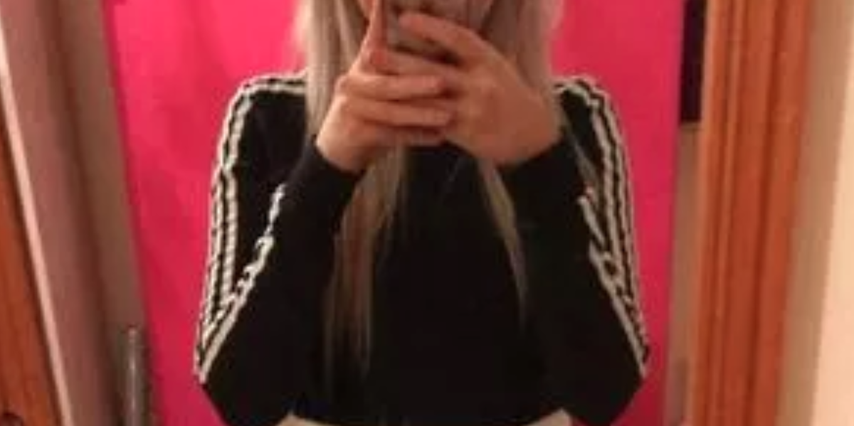 Sophie bestilte et par bukser online: Nu griner hele internettet