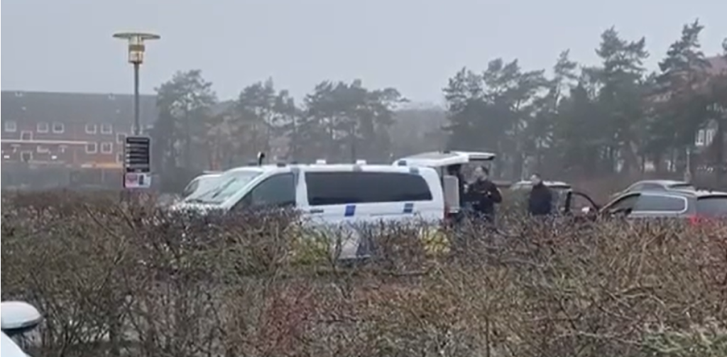 Elever låst inde på dansk skole i panik: “Jeg skyder alle sammen”