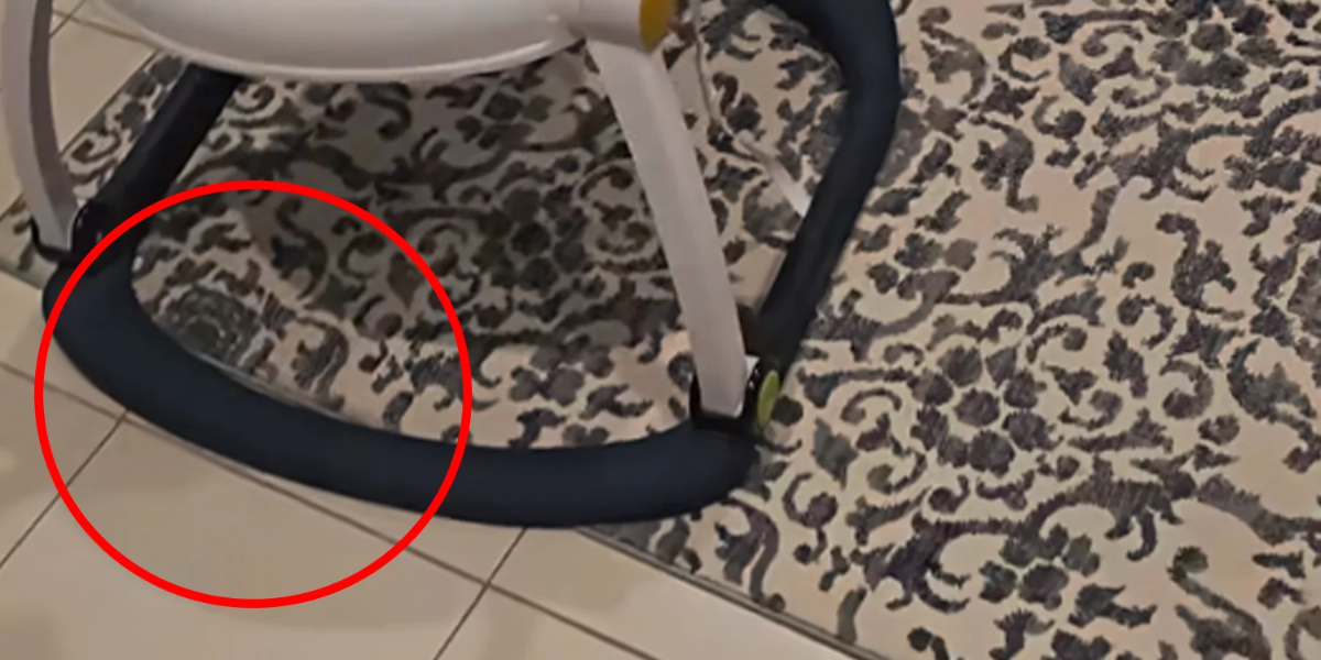 Familie finder ‘utrolig dødbringende’ overraskelse gemt under barnets legetøj