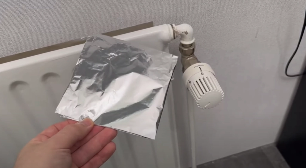 Mand laver sølvpapirs-tricket, alle med en radiator bør kende: Sparer dig for masser af penge
