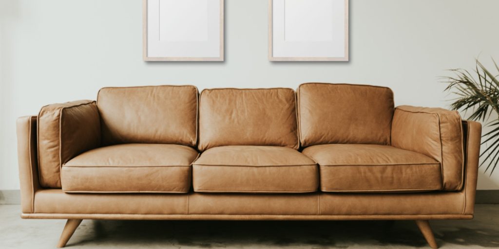 Mand købte brugt sofa i en genbrugsbutik: Inde i sofaen gjorde han opsigtsvækkende fund