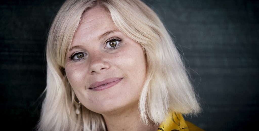 Sofie Linde gør det igen: Smider tøjet