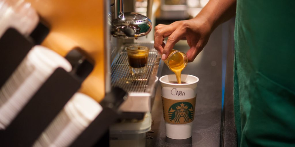 Forretningsguru forklarer: Derfor staver Starbucks ansatte altid dit navn forkert