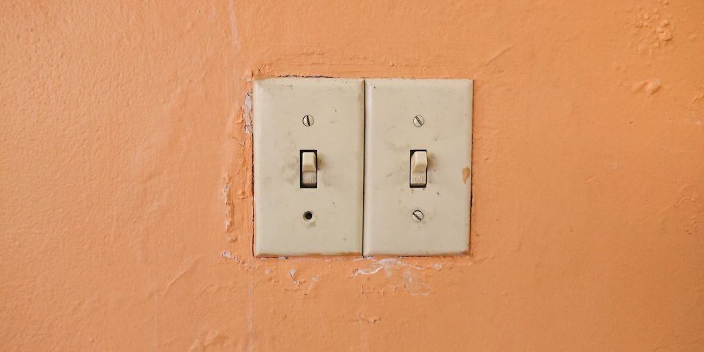 Gør gammelt gulnet plastik hvidt igen: Kræver kun alment husholdningsprodukt